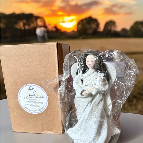 Kneeded Angels Miracles Angel w/Baby New Mom Gift - Mom & Baby Figurine New - Picture 9 of 12